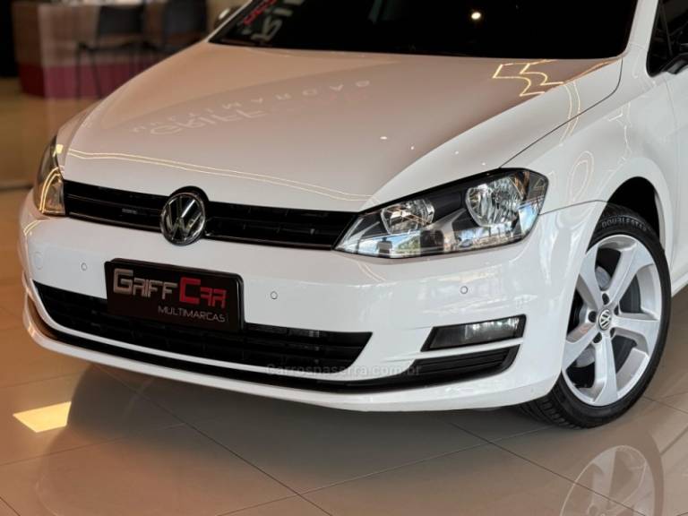 VOLKSWAGEN - GOLF - 2014/2015 - Branca - R$ 82.900,00