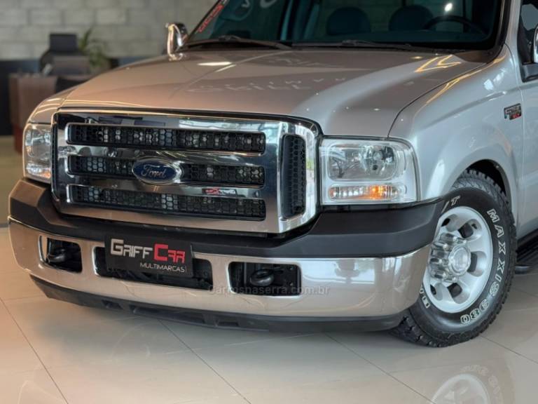 FORD - F-250 - 2000/2001 - Prata - R$ 159.900,00