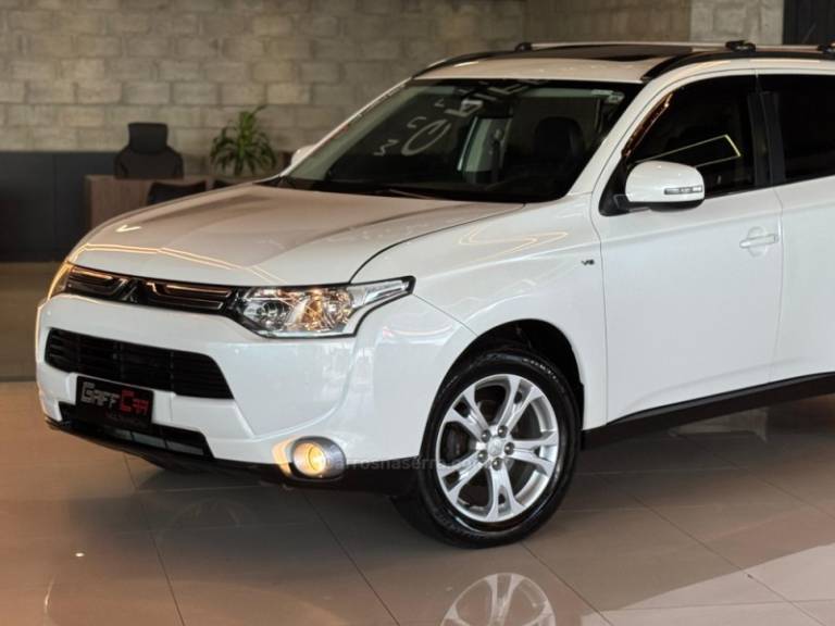 MITSUBISHI - OUTLANDER - 2013/2014 - Branca - R$ 81.900,00