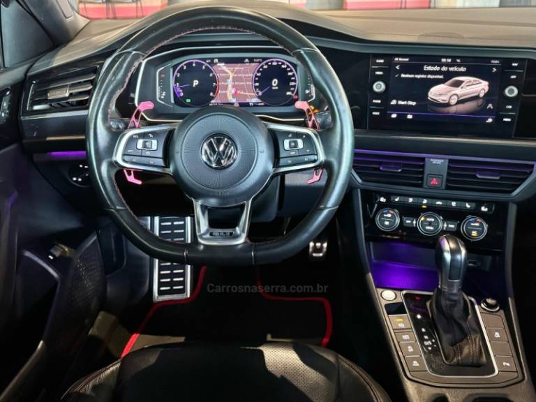 VOLKSWAGEN - JETTA - 2018/2019 - Cinza - R$ 159.900,00