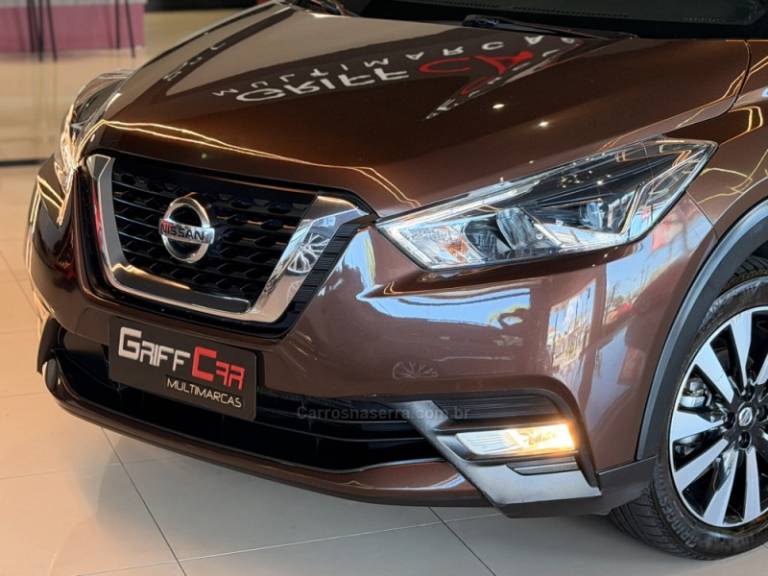 NISSAN - KICKS - 2019/2020 - Marrom - R$ 86.900,00