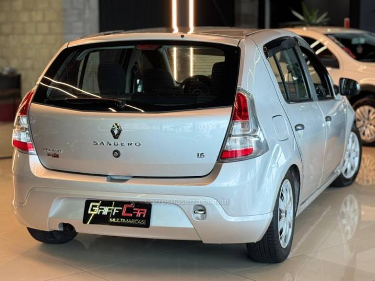 RENAULT - SANDERO - 2013/2014 - Prata - R$ 34.900,00