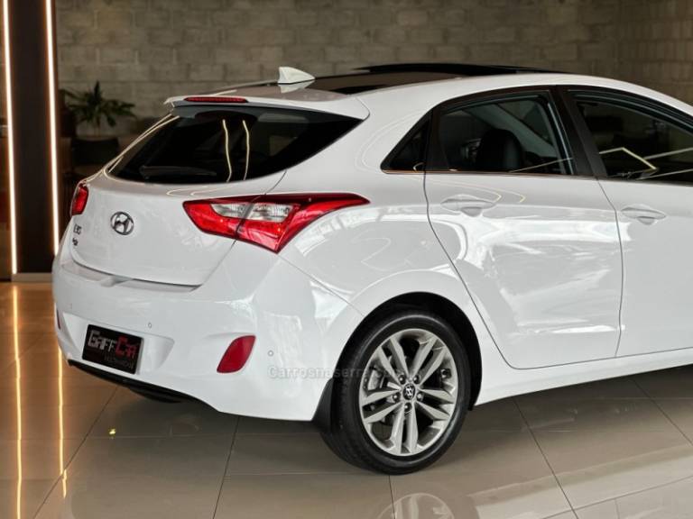 HYUNDAI - I30 - 2015/2016 - Branca - R$ 83.900,00