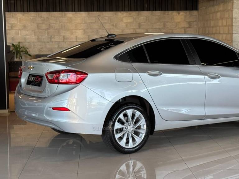 CHEVROLET - CRUZE - 2018/2019 - Prata - R$ 89.900,00