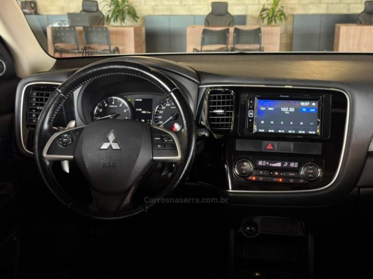 MITSUBISHI - OUTLANDER - 2013/2014 - Branca - R$ 81.900,00