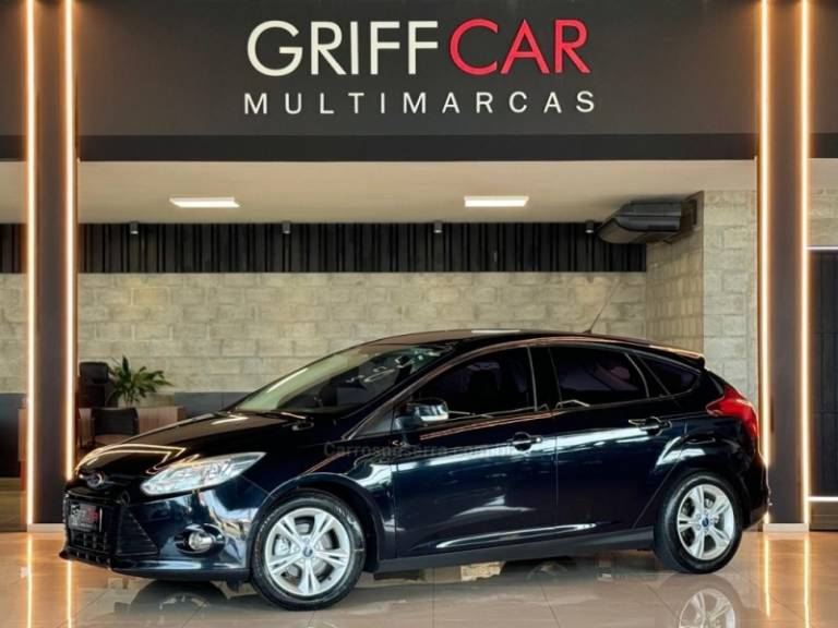 FORD - FOCUS - 2014/2015 - Preta - R$ 53.900,00