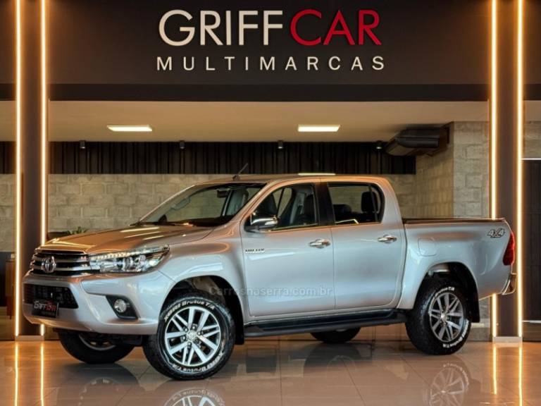 TOYOTA - HILUX - 2016/2017 - Prata - R$ 199.900,00