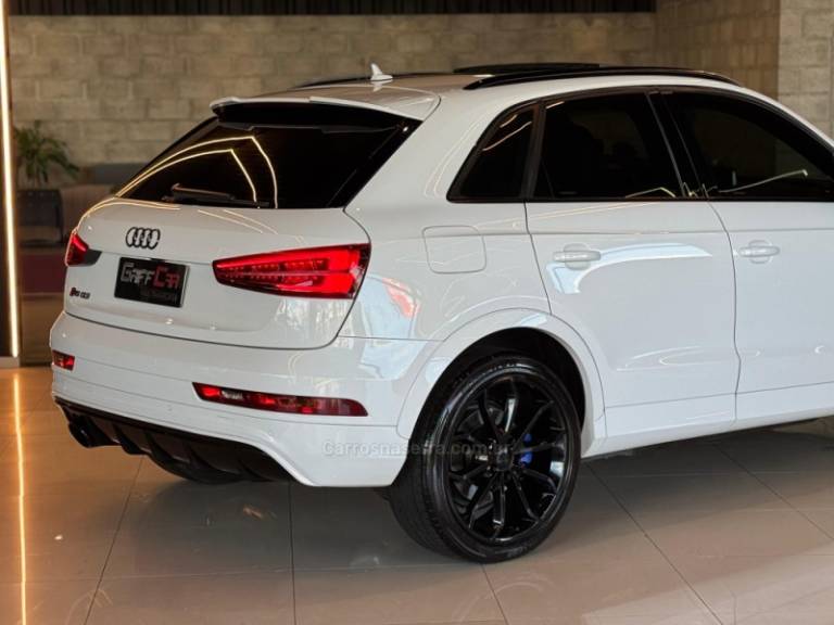 AUDI - RS Q3 - 2016/2017 - Branca - R$ 209.900,00