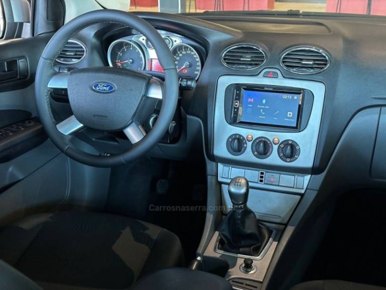 FORD - FOCUS - 2012/2013 - Prata - R$ 44.900,00