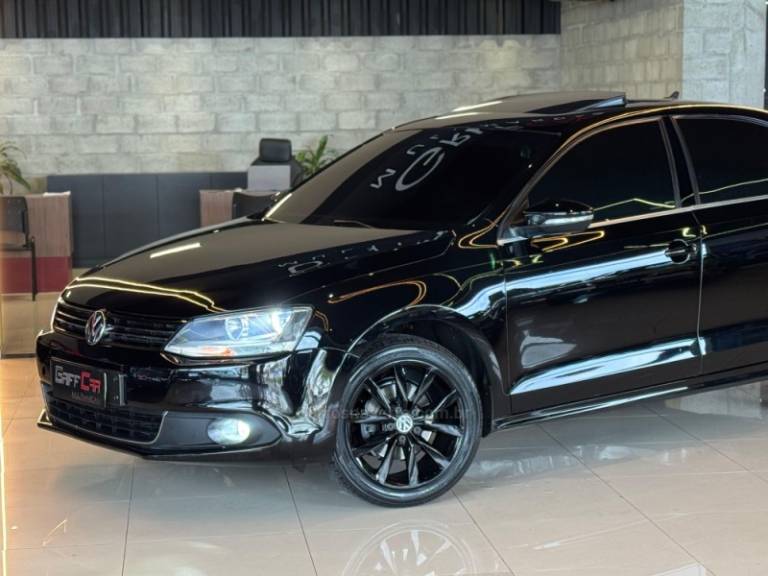 VOLKSWAGEN - JETTA - 2012/2013 - Preta - R$ 68.900,00