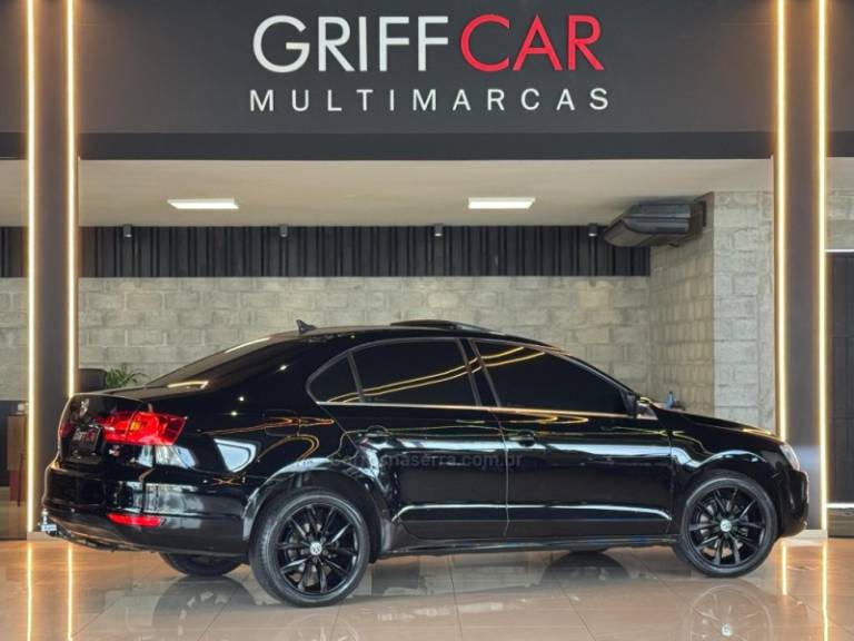 VOLKSWAGEN - JETTA - 2012/2013 - Preta - R$ 68.900,00