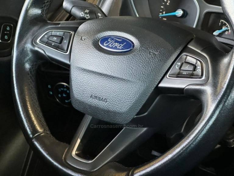 FORD - FOCUS - 2017/2018 - Branca - R$ 72.900,00