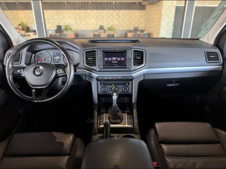 VOLKSWAGEN - AMAROK - 2017/2018 - Prata - R$ 147.900,00