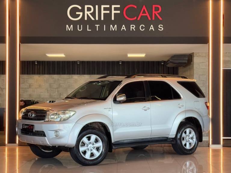 TOYOTA - HILUX SW4 - 2009/2010 - Prata - R$ 124.900,00