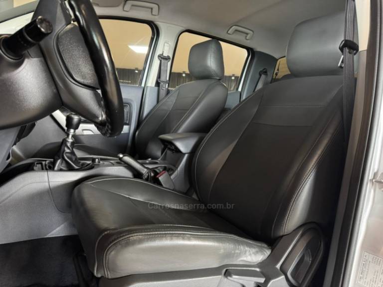 FORD - RANGER - 2013/2014 - Prata - R$ 121.900,00