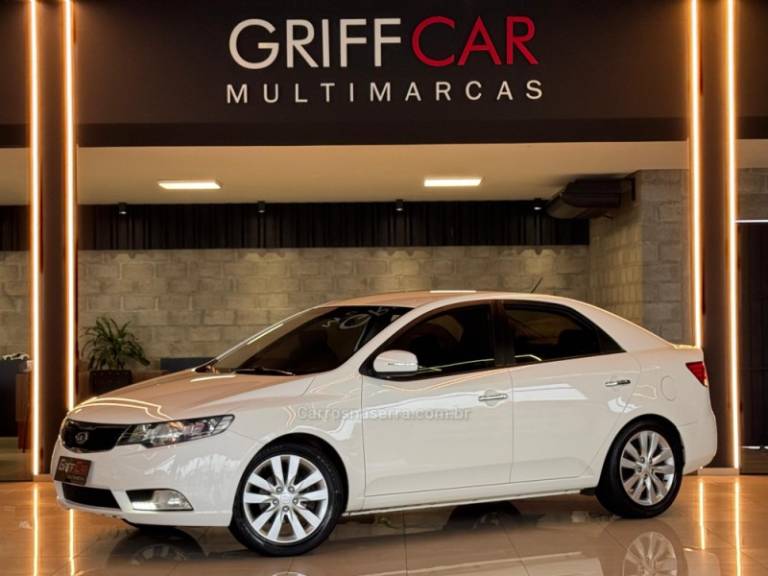 KIA MOTORS - CERATO - 2012/2013 - Branca - R$ 59.900,00