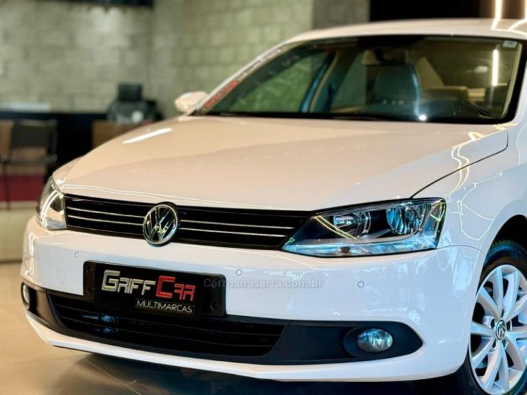 VOLKSWAGEN - JETTA - 2011/2012 - Branca - R$ 59.900,00