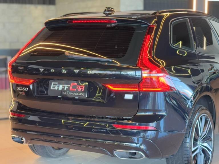 VOLVO - XC60 - 2021/2021 - Preta - R$ 217.900,00