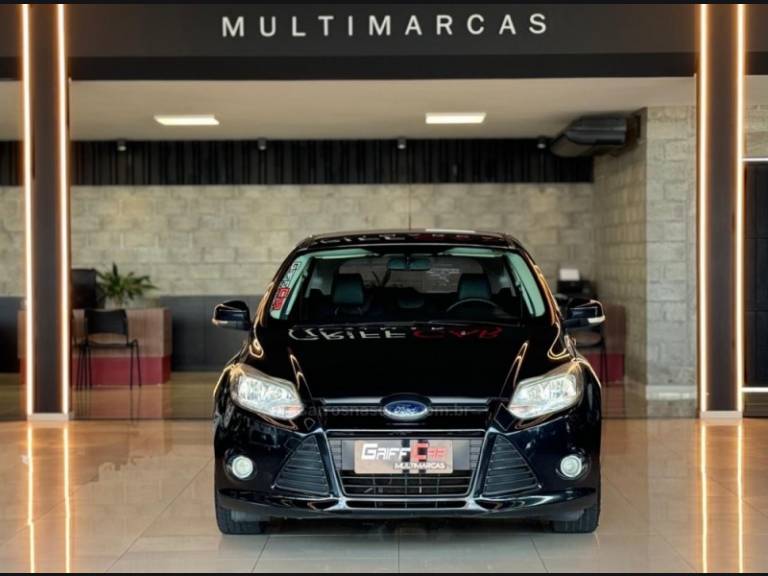 FORD - FOCUS - 2014/2015 - Preta - R$ 53.900,00