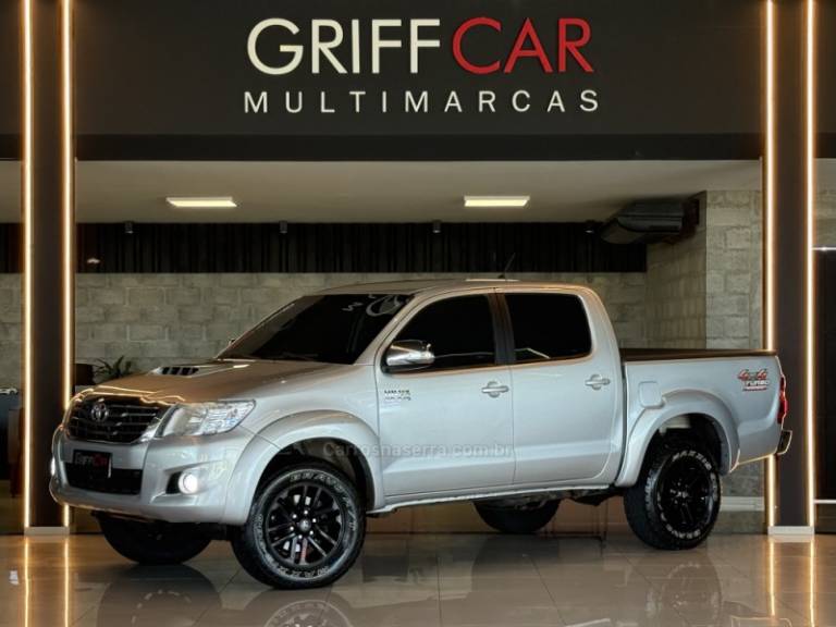TOYOTA - HILUX - 2014/2014 - Prata - R$ 147.900,00