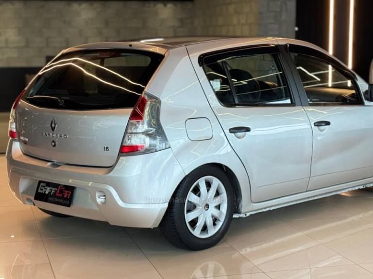 RENAULT - SANDERO - 2013/2014 - Prata - R$ 34.900,00