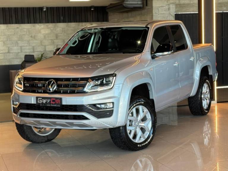 VOLKSWAGEN - AMAROK - 2017/2018 - Prata - R$ 147.900,00