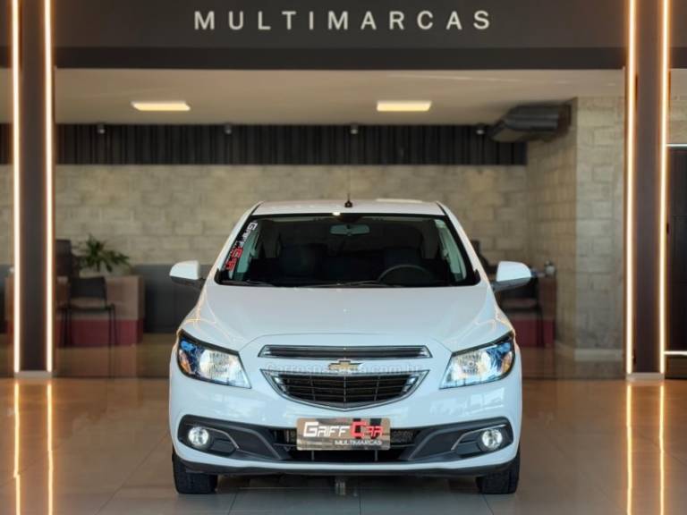 CHEVROLET - ONIX - 2015/2015 - Branca - R$ 55.900,00