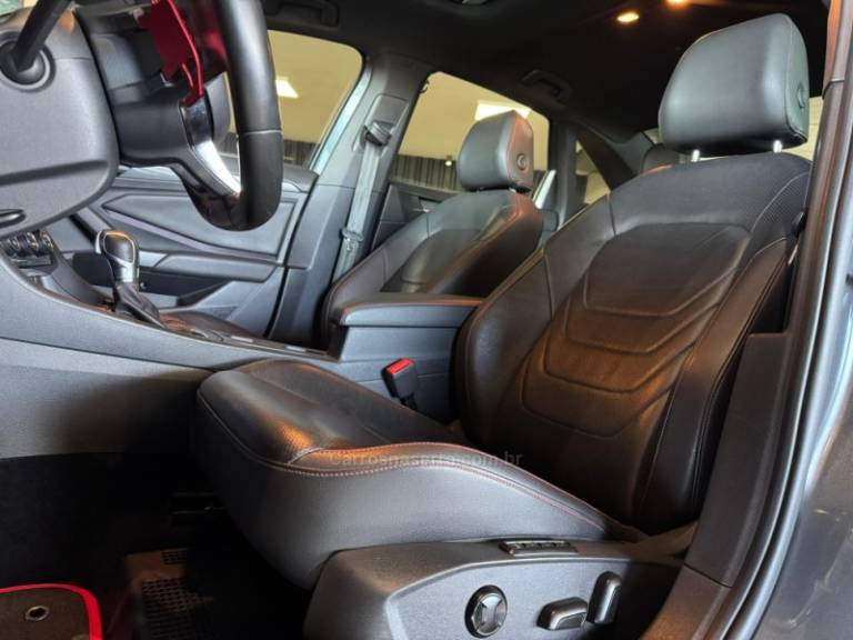 VOLKSWAGEN - JETTA - 2018/2019 - Cinza - R$ 159.900,00