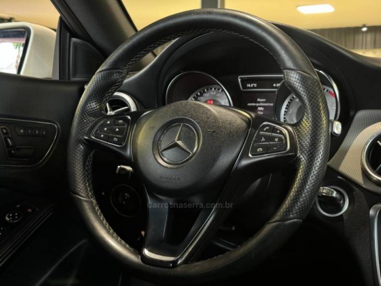 MERCEDES-BENZ - CLA 200 - 2014/2015 - Branca - R$ 119.900,00