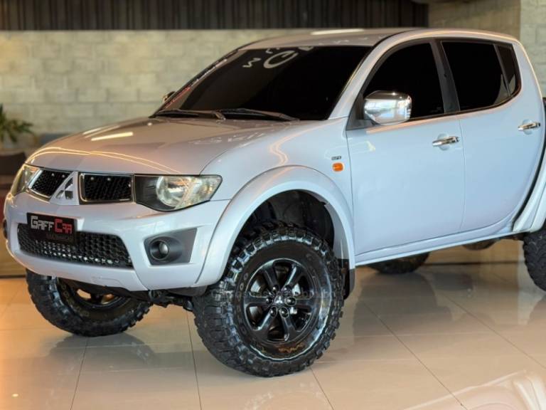 MITSUBISHI - L200 TRITON - 2011/2012 - Prata - R$ 109.900,00