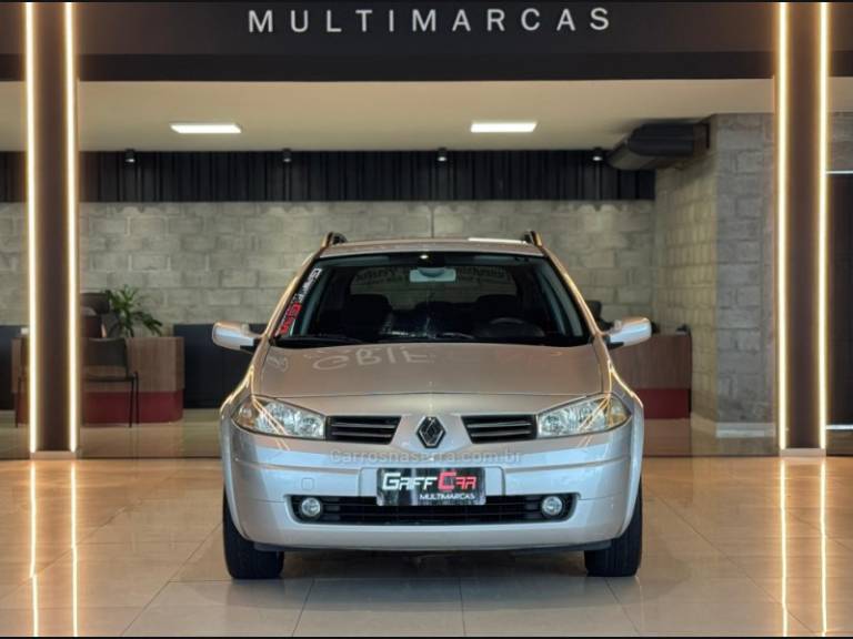 RENAULT - MÉGANE - 2011/2011 - Prata - R$ 35.900,00