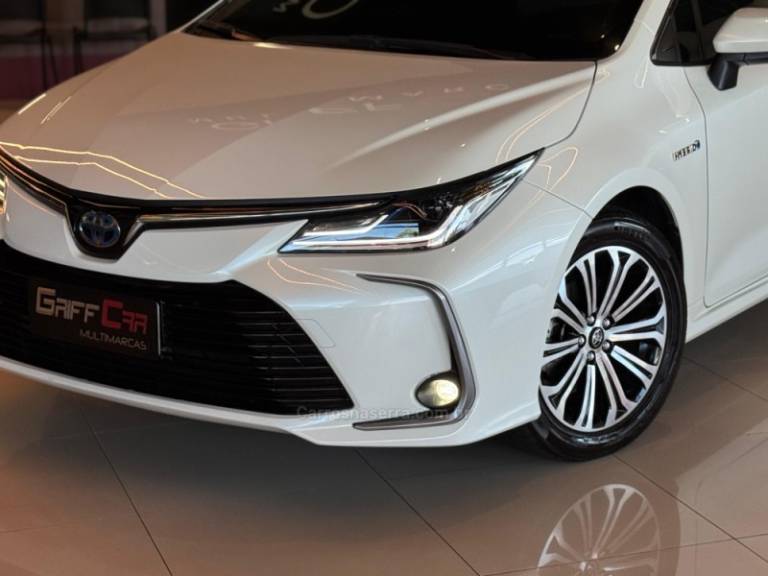 TOYOTA - COROLLA - 2020/2021 - Branca - R$ 139.900,00