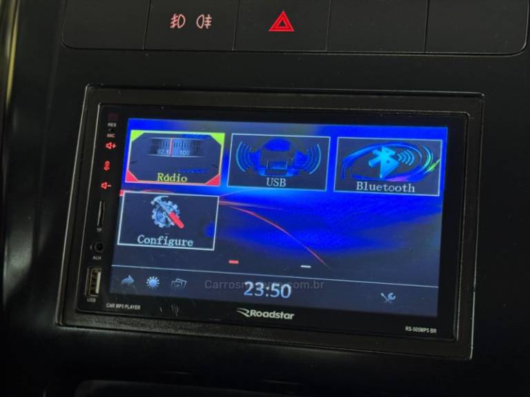 VOLKSWAGEN - FOX - 2013/2013 - Preta - R$ 43.900,00