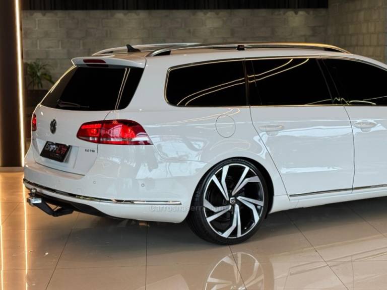 VOLKSWAGEN - PASSAT - 2013/2014 - Branca - R$ 89.900,00