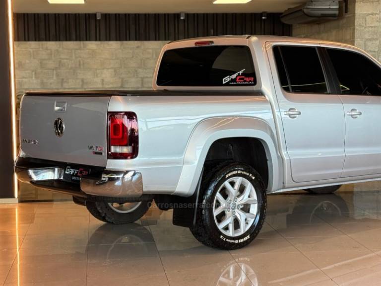 VOLKSWAGEN - AMAROK - 2017/2018 - Prata - R$ 147.900,00