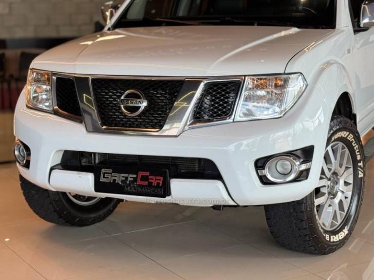 NISSAN - FRONTIER - 2015/2015 - Branca - R$ 114.900,00