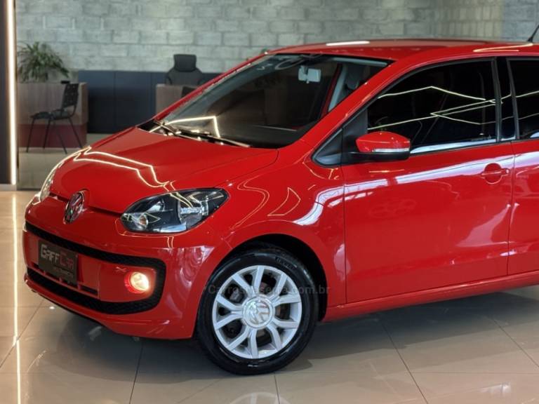 VOLKSWAGEN - UP - 2015/2016 - Vermelha - R$ 52.900,00