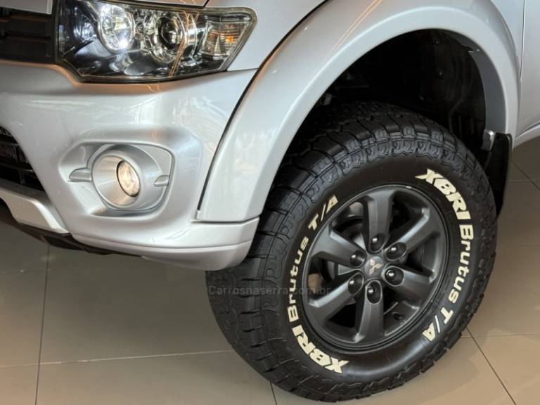 MITSUBISHI - L200 TRITON - 2016/2017 - Prata - R$ 149.900,00