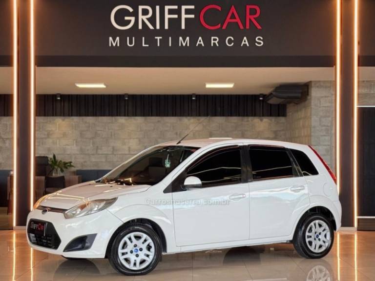 FORD - FIESTA - 2013/2014 - Branca - R$ 36.900,00