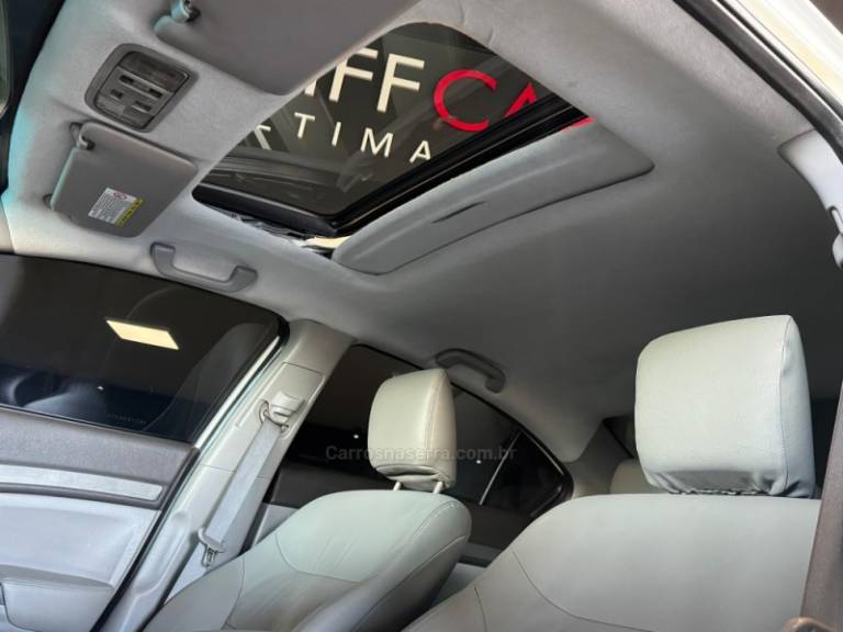 HONDA - CIVIC - 2013/2014 - Branca - R$ 68.900,00