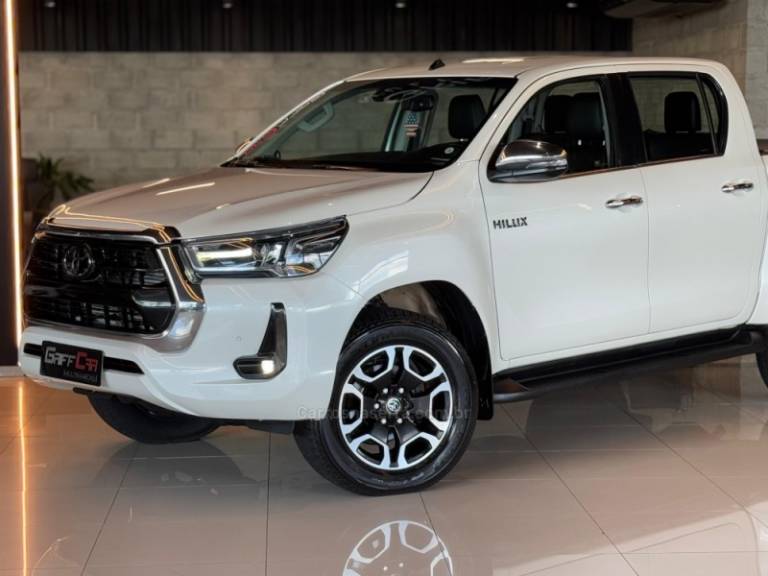 TOYOTA - HILUX - 2020/2021 - Branca - R$ 254.900,00