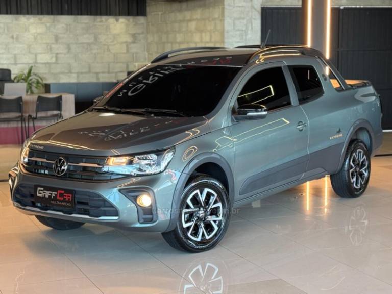 VOLKSWAGEN - SAVEIRO - 2024/2025 - Cinza - R$ 123.900,00