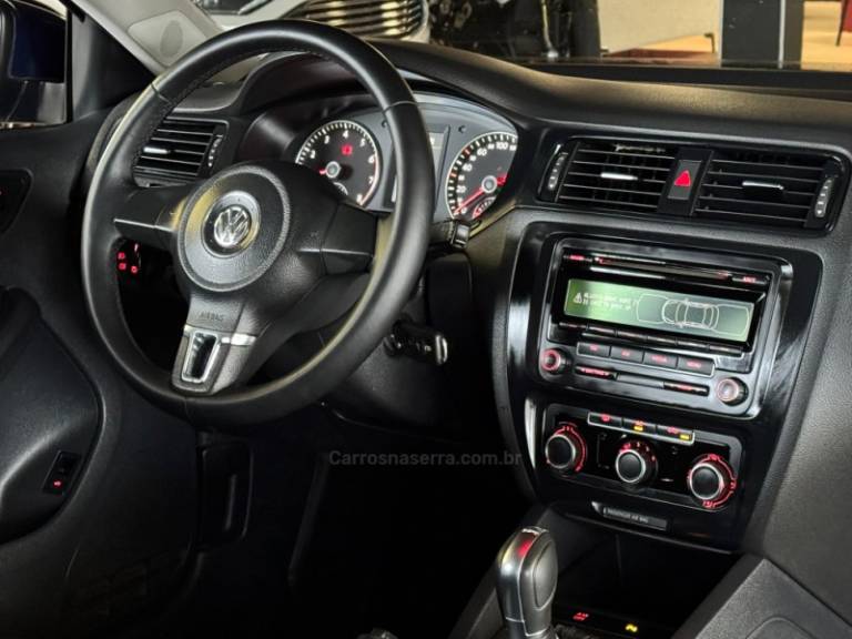 VOLKSWAGEN - JETTA - 2011/2012 - Azul - R$ 59.900,00