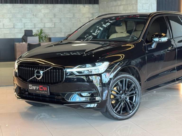 VOLVO - XC60 - 2019/2020 - Preta - R$ 189.900,00