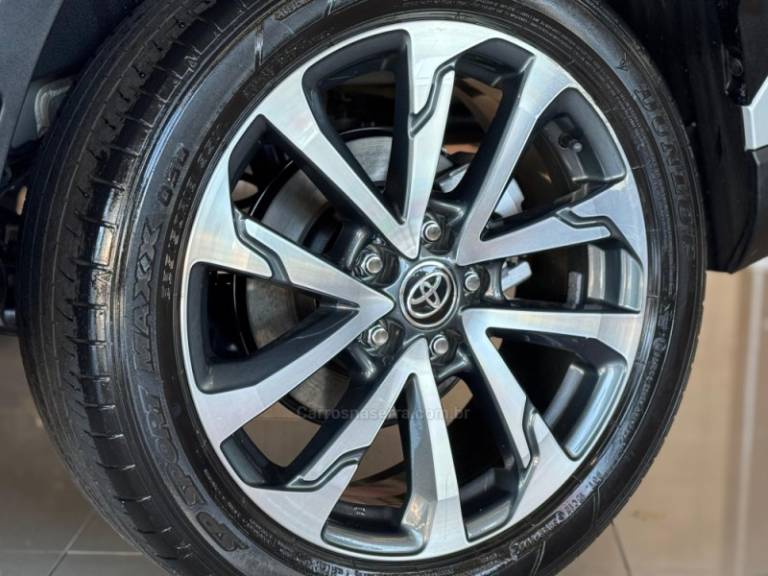 TOYOTA - COROLLA - 2022/2023 - Prata - R$ 148.900,00