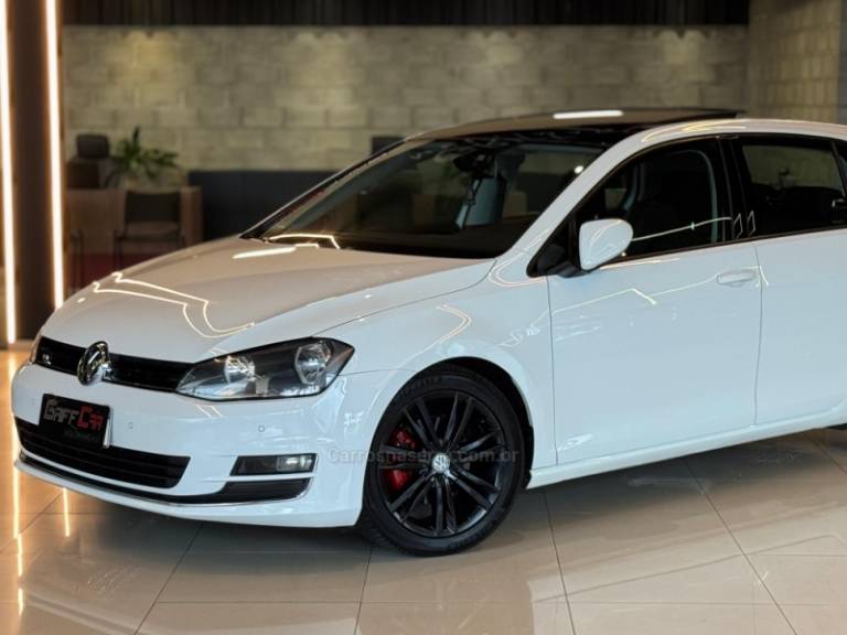 VOLKSWAGEN - GOLF - 2013/2014 - Branca - R$ 88.900,00