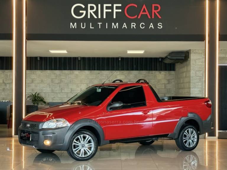 FIAT - STRADA - 2016/2017 - Vermelha - R$ 54.900,00