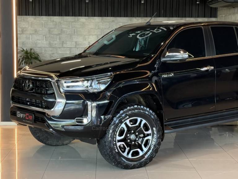 TOYOTA - HILUX - 2024/2024 - Preta - R$ 311.900,00