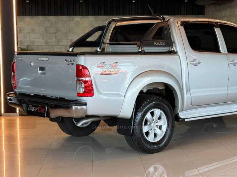 TOYOTA - HILUX - 2014/2014 - Prata - R$ 147.900,00