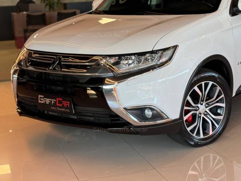 MITSUBISHI - OUTLANDER - 2015/2016 - Branca - R$ 121.900,00